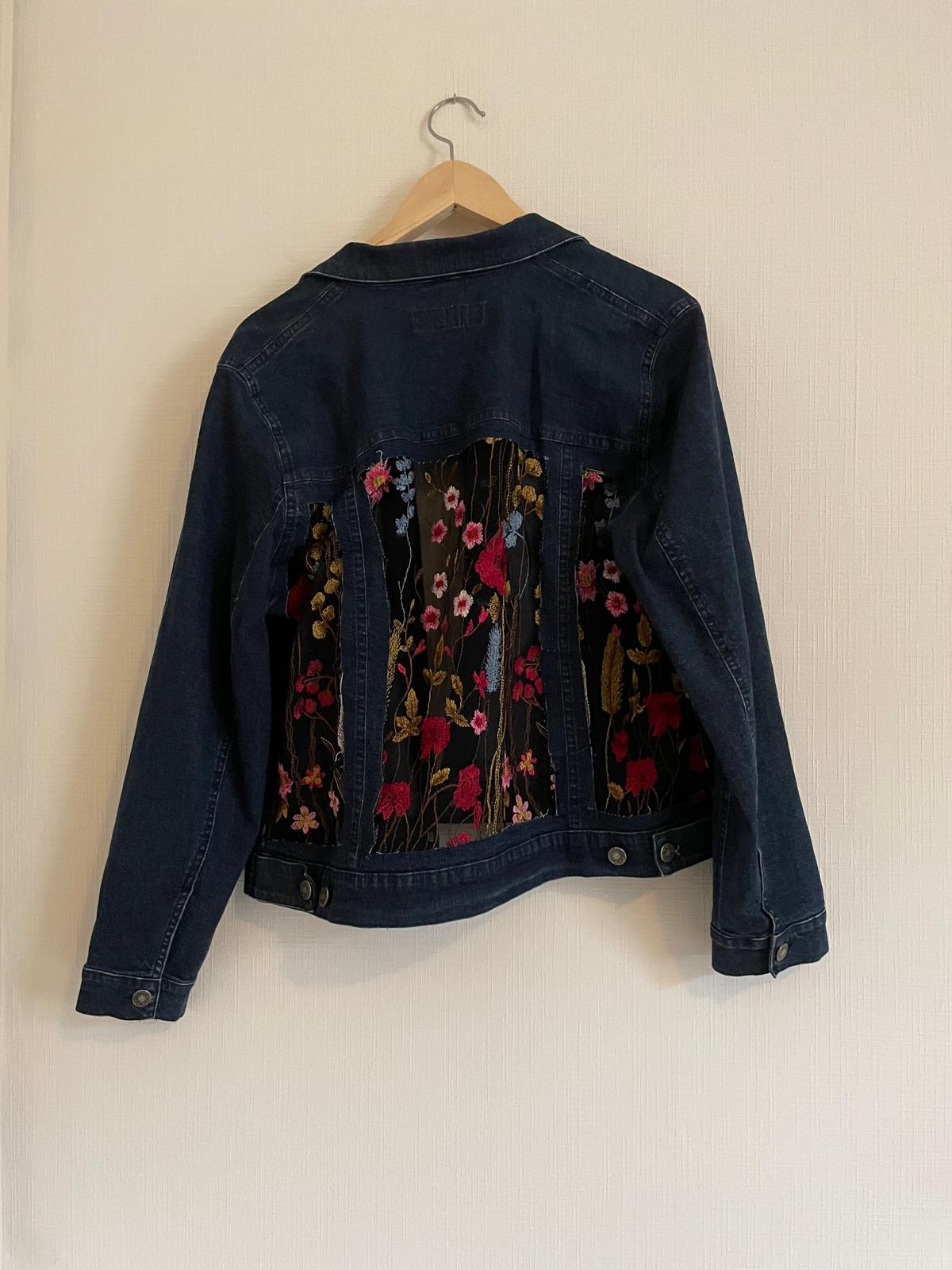 Denim jas / geborduurde rug L