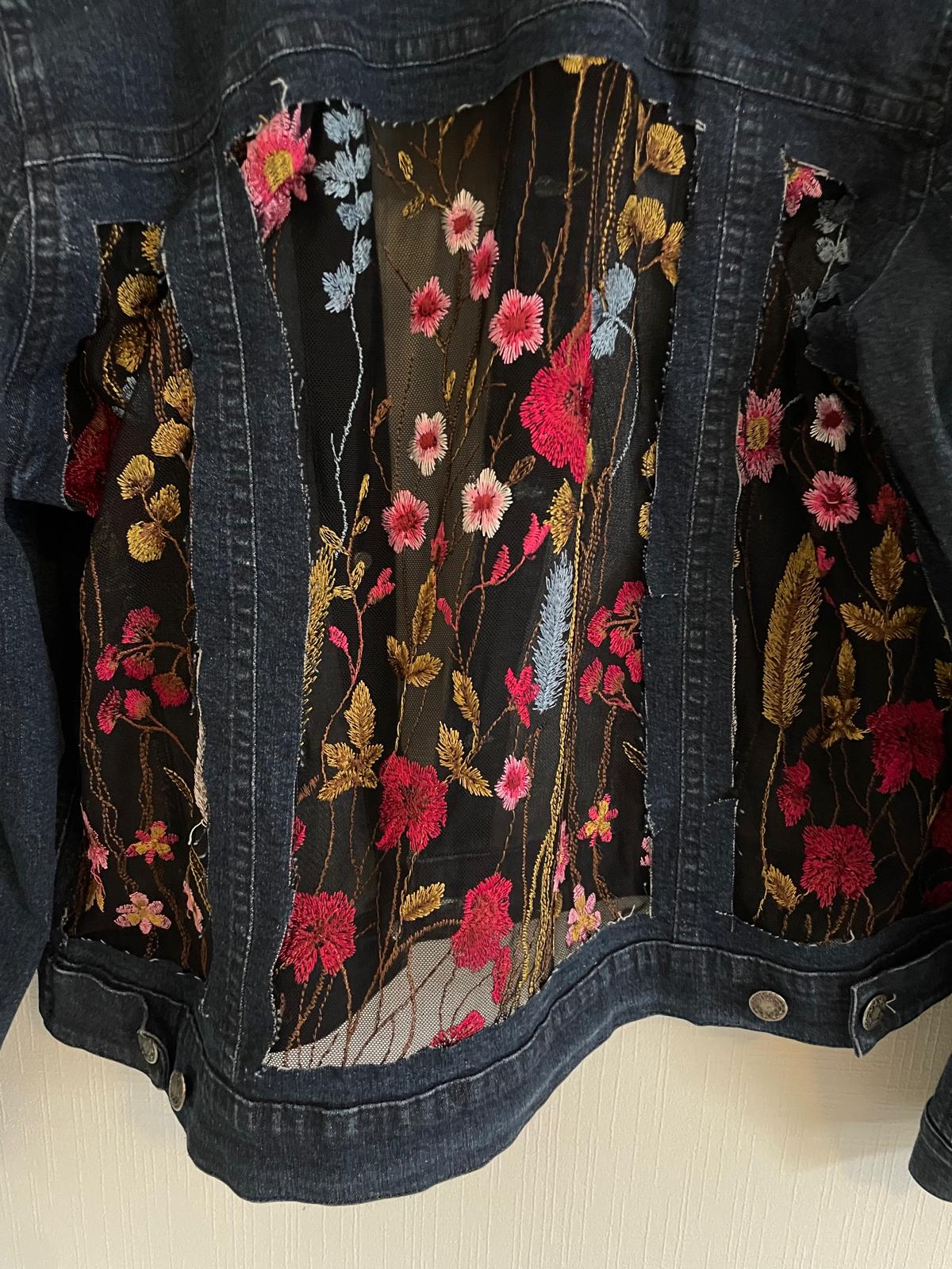 Denim jas / geborduurde rug L