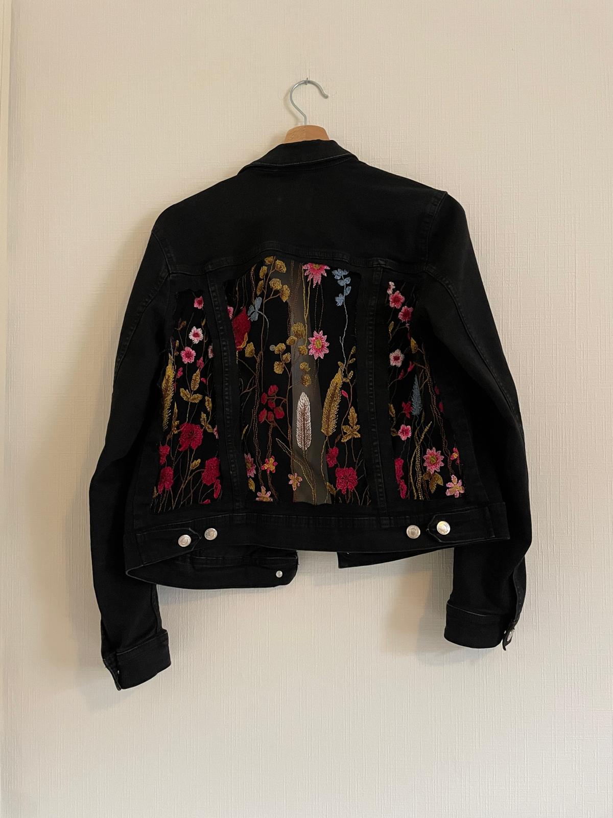 Denim jas / geborduurde rug M