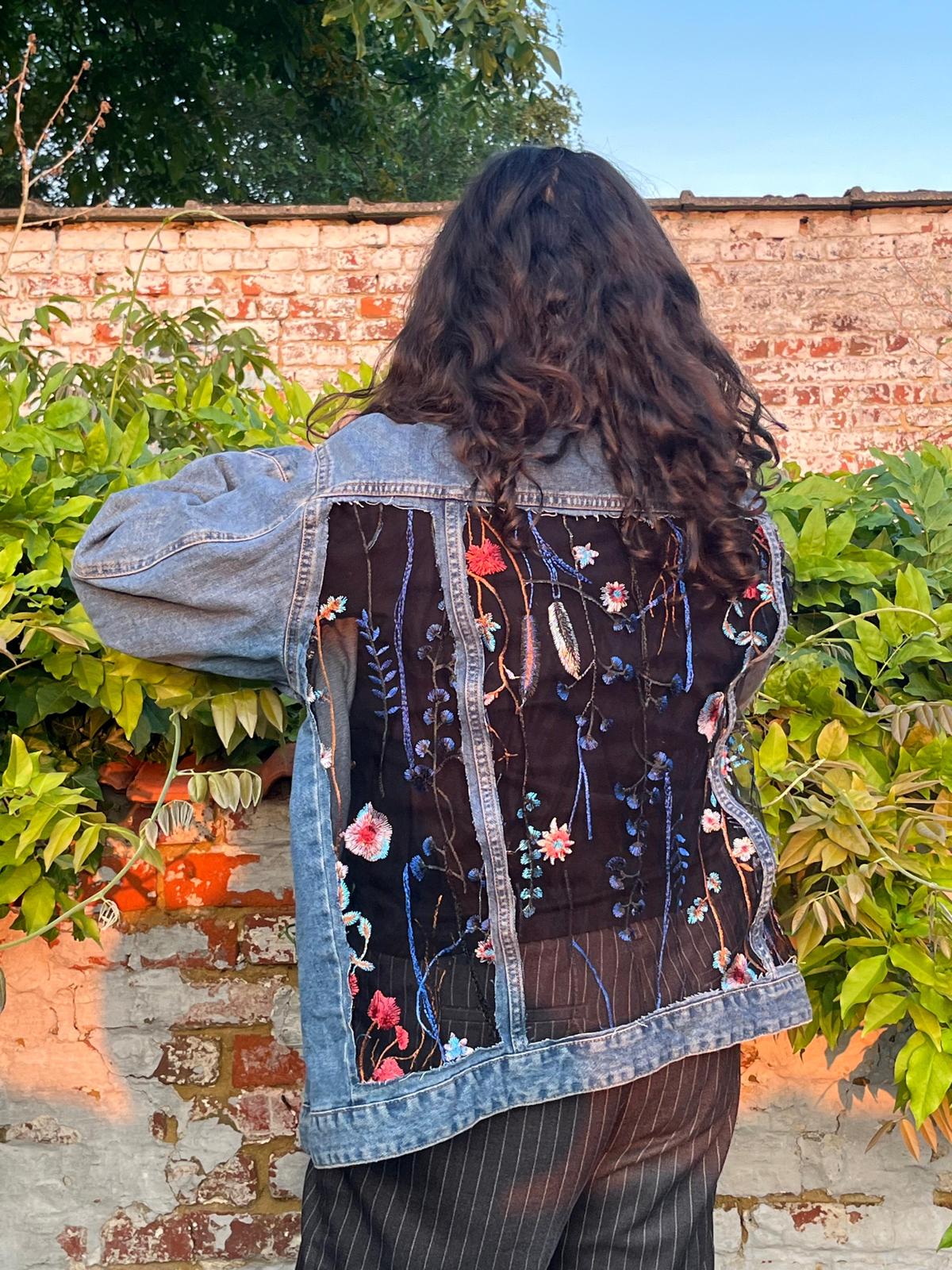 Denim jas / geborduurde rug L