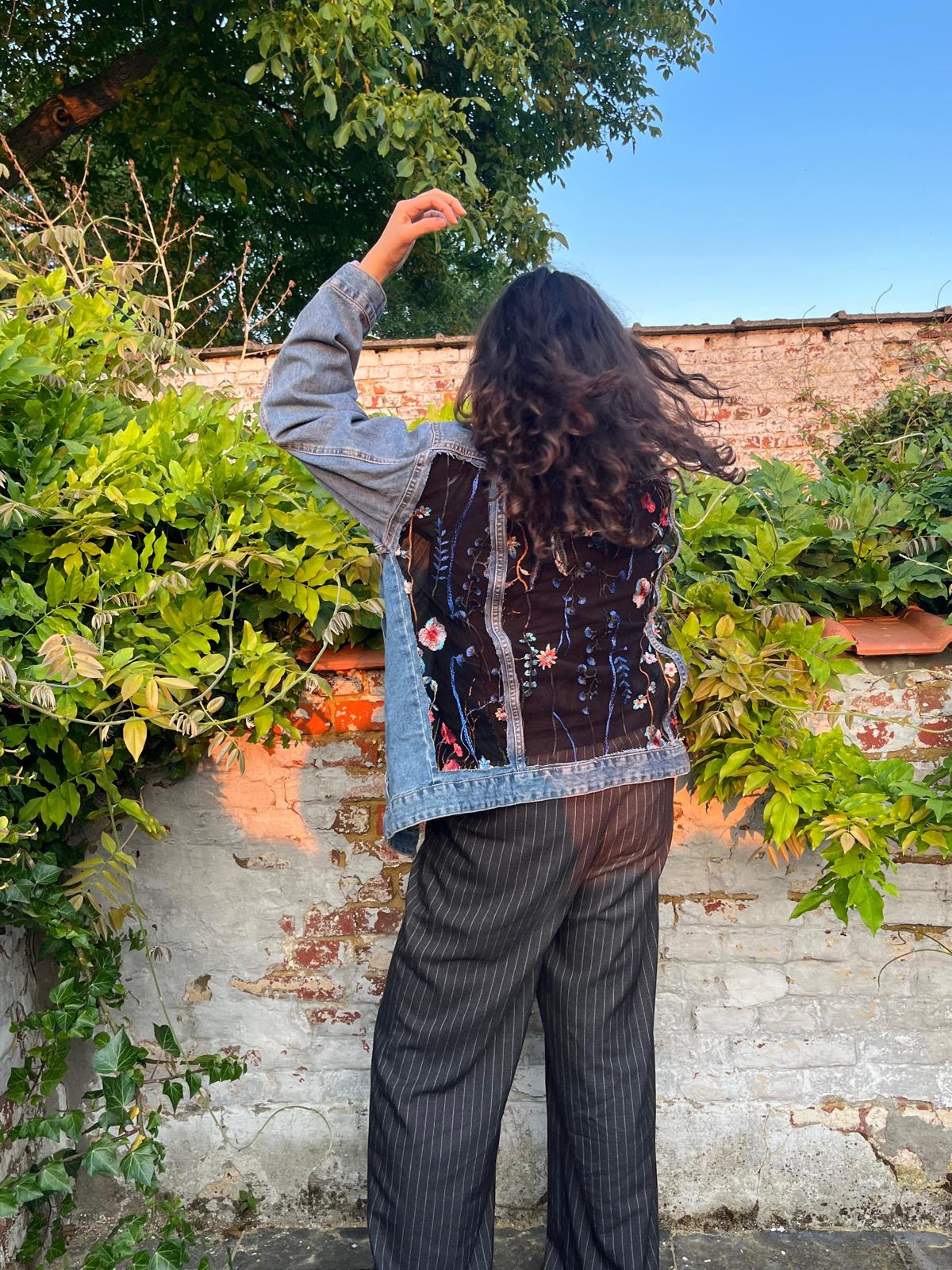 Denim jas / geborduurde rug L