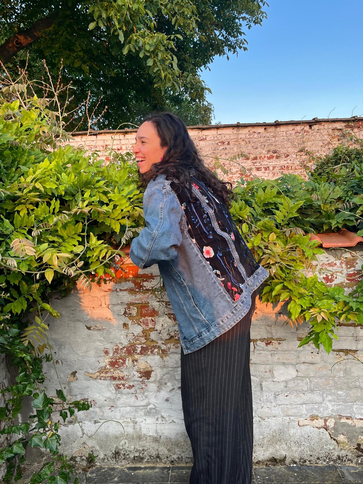 Denim jas / geborduurde rug L